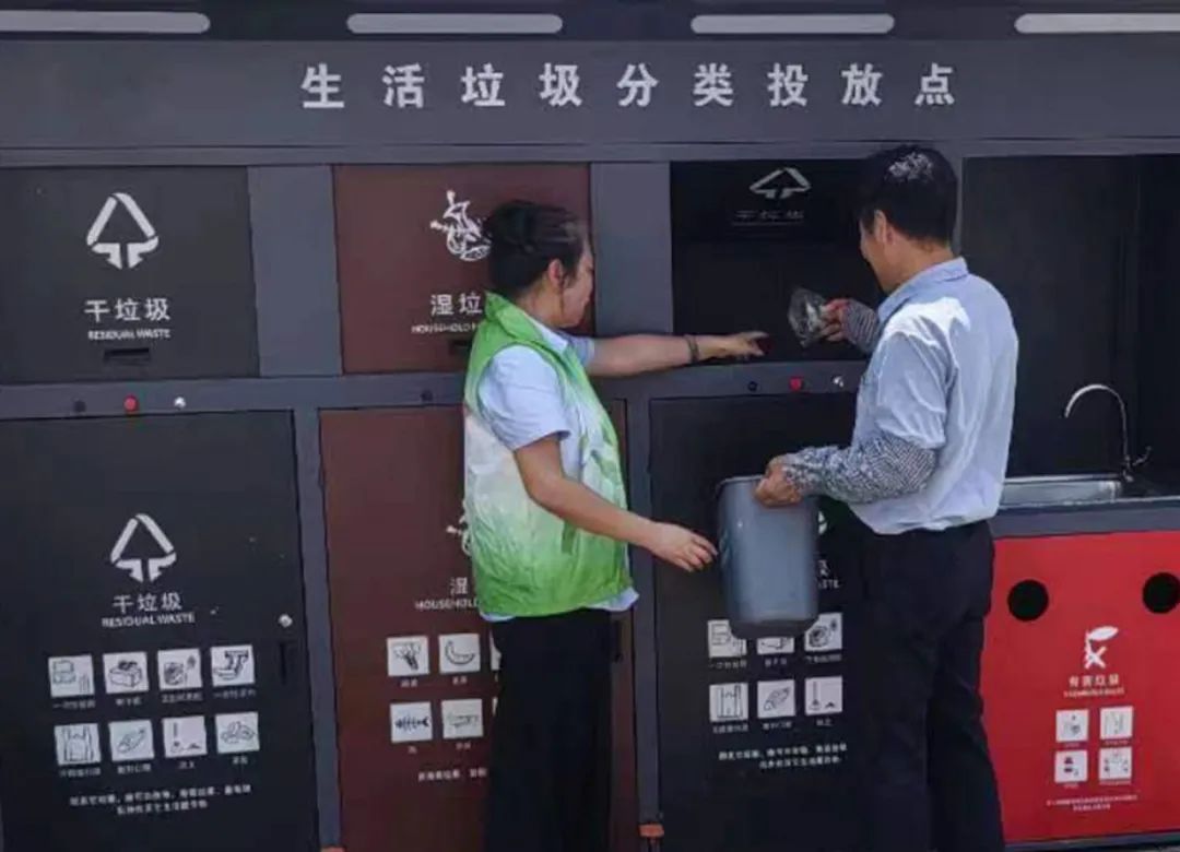 leyu·(中国)官方网站智能垃圾箱房落户练塘让垃圾分类变得更便捷、更时尚！(图3)