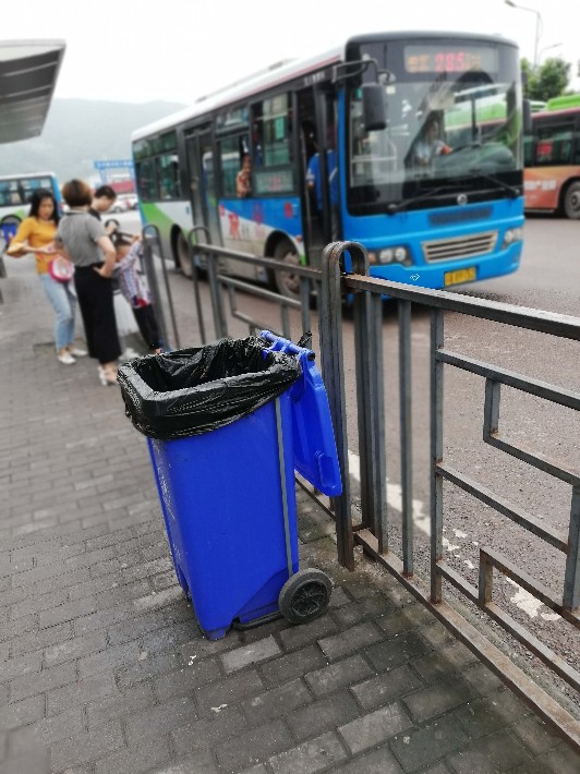 leyu·(中国)官方网站云南环卫垃圾桶120L安全环保户外塑料垃圾桶(图1)