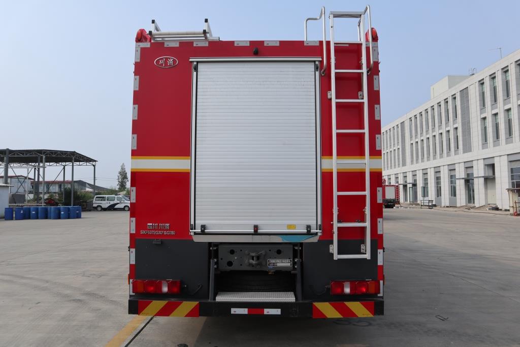 leyu川消牌SXF5372GXFSG180型水罐消防车(图1)