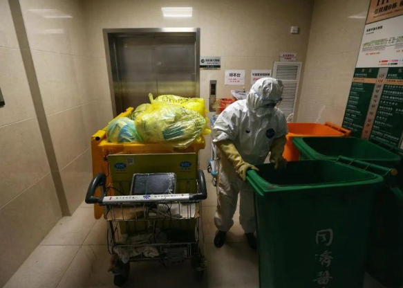 leyu·(中国)官方网站图集武汉医院医疗废物处理的背后……(图9)