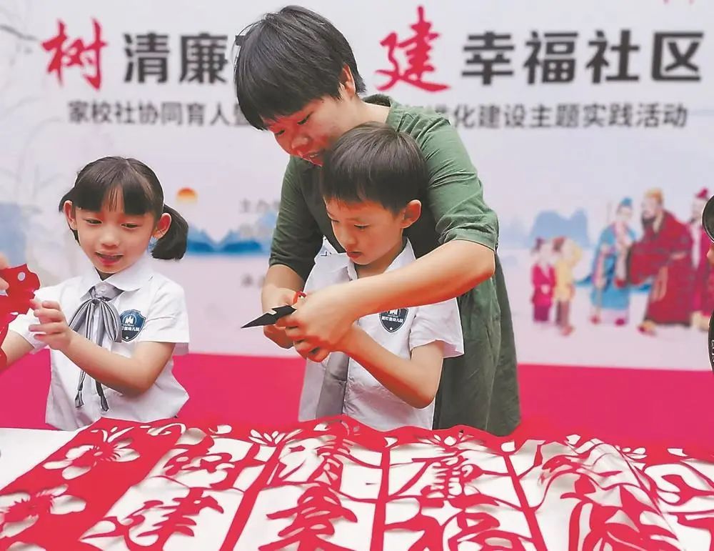leyu·(中国)官方网站家庭教育如何打通“最后一公里”？(图1)